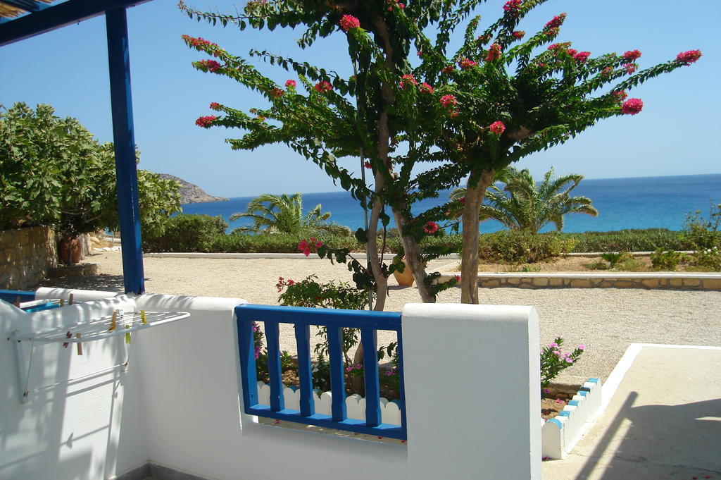 Ardani Bay Studios Amoopi Bilik gambar